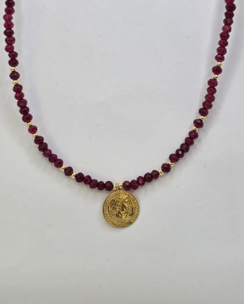 Colar Pedras Vermelhas com Medalha