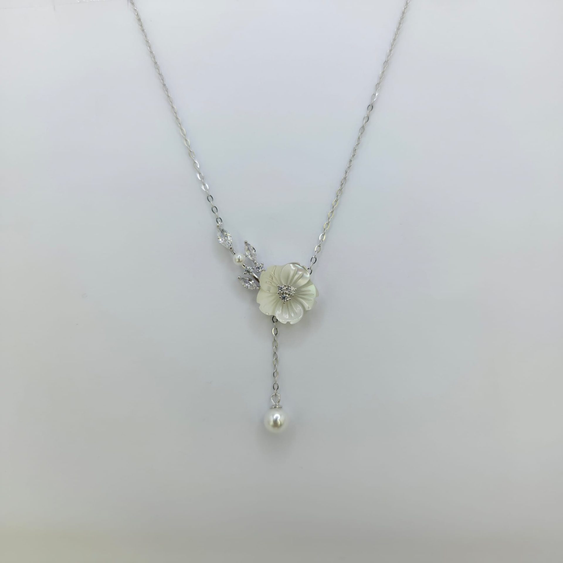 Colar Prata com Flor Madrepérola